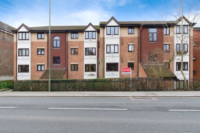 Thumbnail Flat to rent in Station Road, Redhill