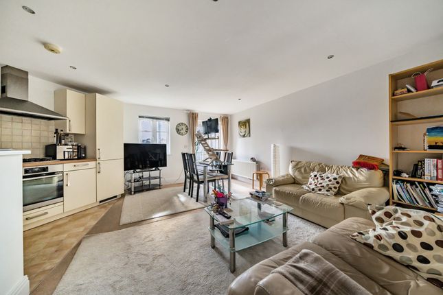 Flat 11, Viewpoint Court,, Elm Park Road, Middlesex photo 3