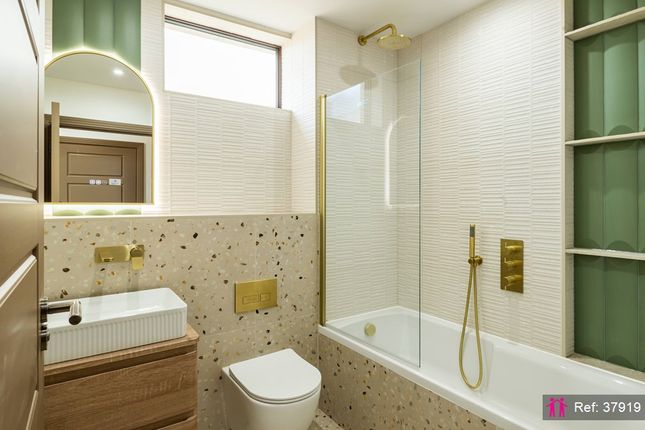 318 6 Olias Court, Worple Road, London photo 3