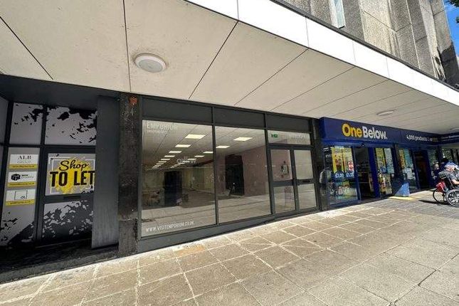 Retail premises to let in 102 New Street, 102 New Street, Huddersfield