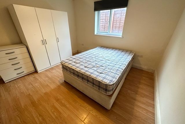 Thumbnail Room to rent in Rookery Close, London