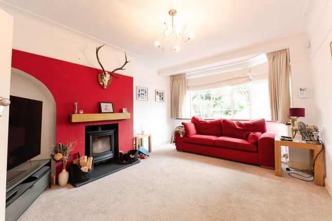 21, The Woodlands, Surrey photo 4