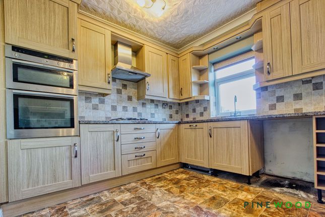 53 Station Road, Chesterfield photo 4