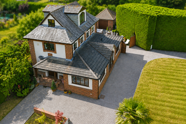 3,Gayton Lodge, Barnston Road, Heswall photo 4
