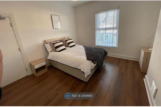 1st Floor Large Bedroom