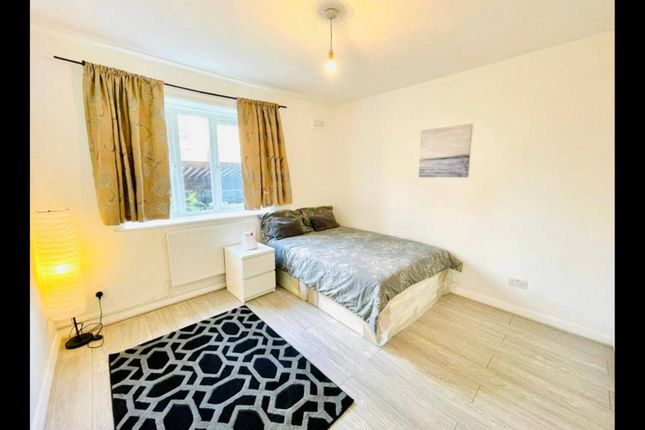 Beautifully Presented 3-Bedroom Flat Located In The Sought-After Area Of Nw10