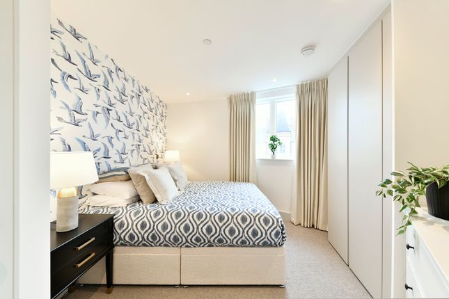 Clifton Mansions, Park Avenue, London photo 4