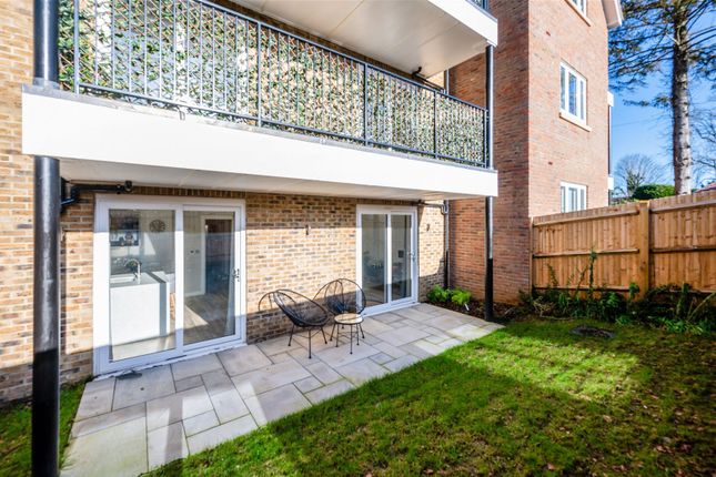 Flat for sale in Limpsfield Road, Warlingham