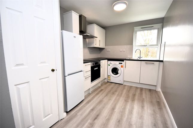 Flat to rent in Dove Place, Aylesbury