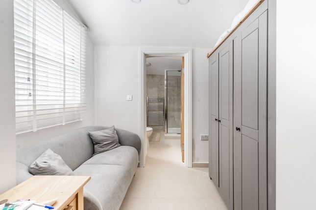 Courtfield Gardens, Earls Court photo 4