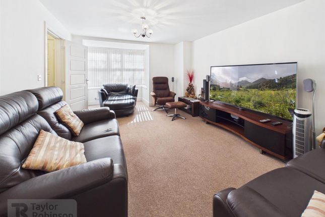 9, Wychwood Road, Crawley photo 2
