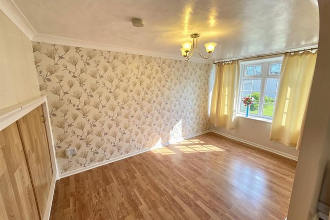 15, Bramcote Drive, Retford photo 4
