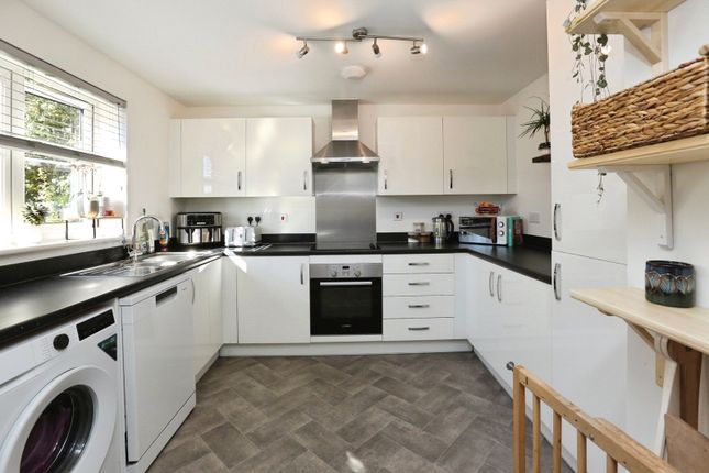 53, Chiltern Crescent, Eastleigh photo 2