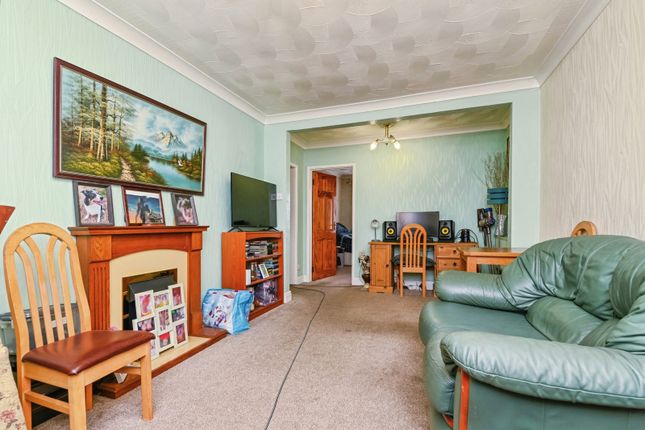 20, Millers Barn Road, Clacton-on-Sea photo 3