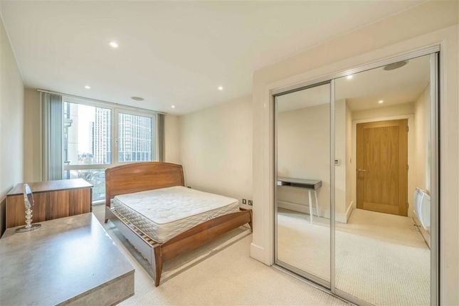 Flat 369, 10, St. George Wharf, London photo 4