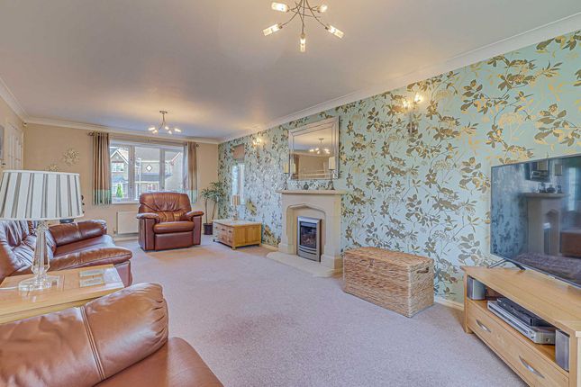 30, Laburnum Way, Rayleigh photo 3