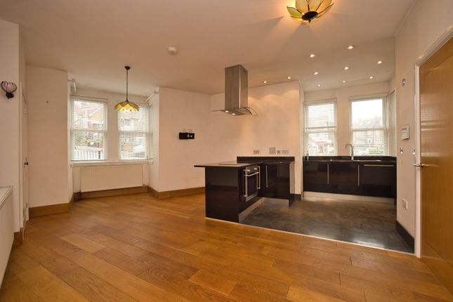 Flat 2, 31, Queens Road, Kent photo 2