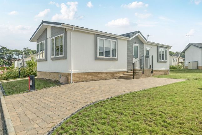 2-bed caravan on Oakwood Court,10 Rowan Drive, Hogmoor Road, Bordon, £250,000