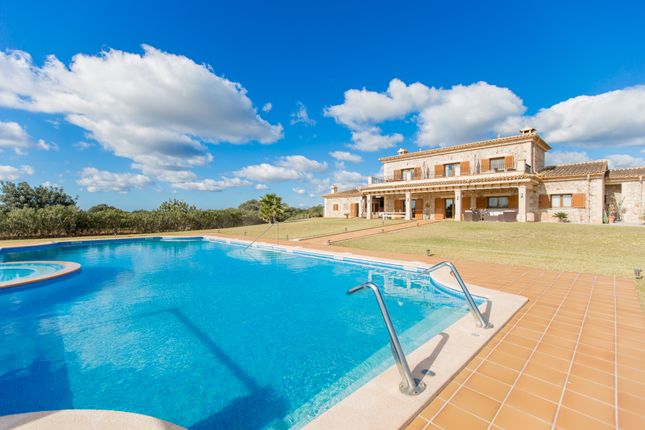 Villa for sale in Llucmajor, Majorca, Balearic Islands, Spain