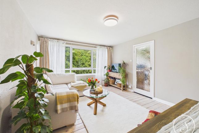 10, Gledhow Court, Leeds photo 3