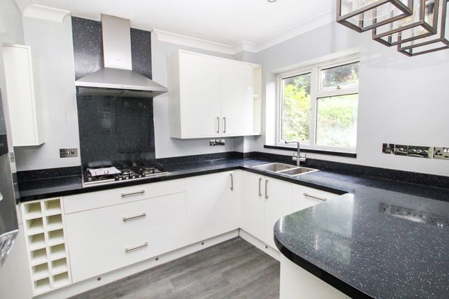 33, Pinetrees Close, Crawley photo 4