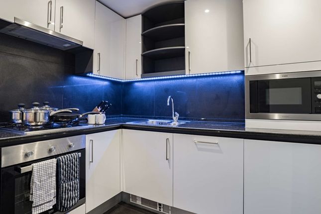 Flat to rent in Circus House, 39 Westferry Circus, Canary Wharf, London