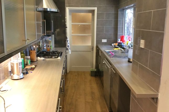 8 Ashlyn Grove, Manchester photo 3