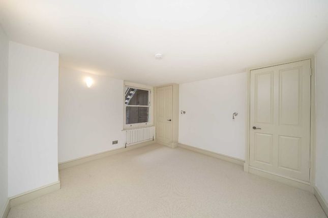 Flat for sale in Vicarage Grove, London