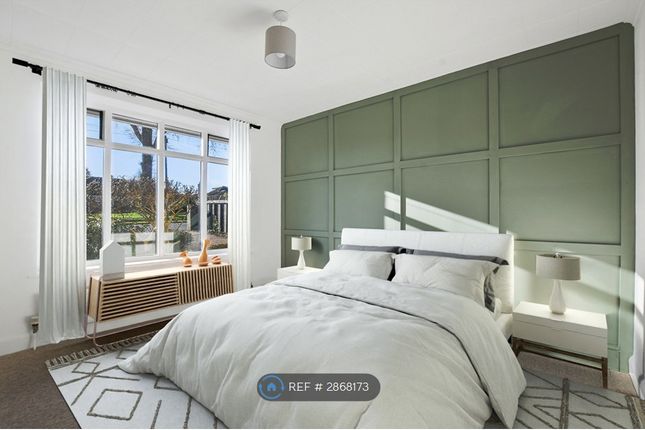 3-bed house on Ragged Hall Lane, St Albans, £2,560/mo