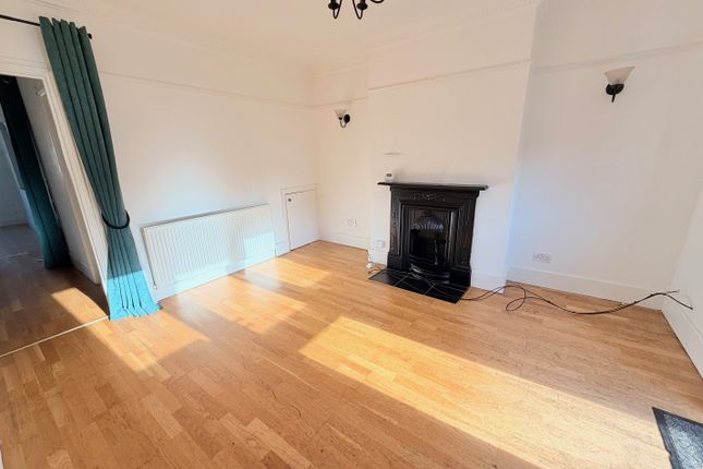 9, Grosvenor Road, Romford photo 3