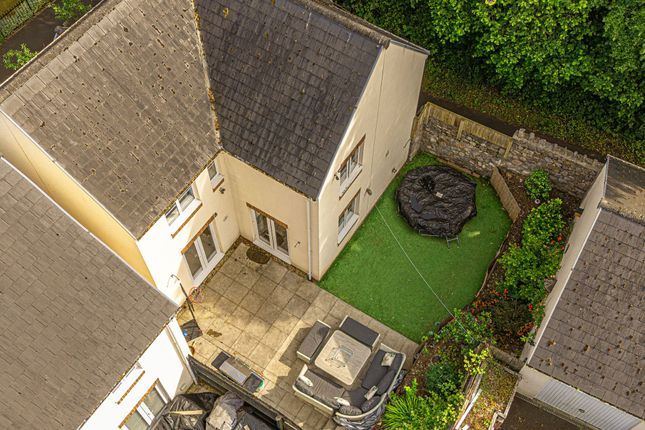 16 Roundbush Crescent, Caldicot photo 3