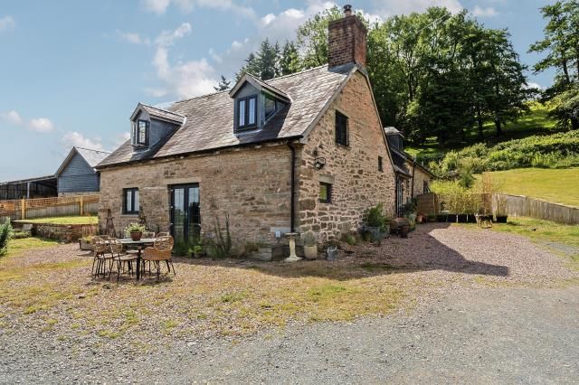 Parciau Farmhouse,, Parciau Farmhouse, Hereford photo 2