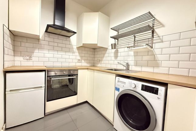 Flat 5, 92, Aldborough Road South, Ilford photo 3