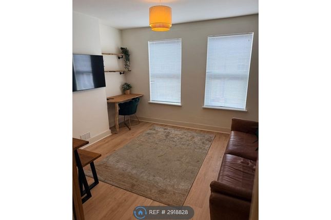 First Floor Flat, Norfolk Road, Reading photo 3