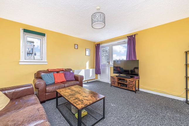 27, Katrine Crescent, Kirkcaldy photo 3