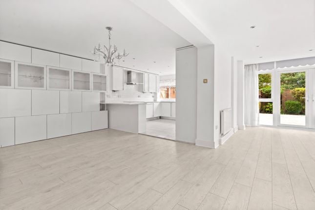 2-bed flat on The Bowls, Essex, £680,000