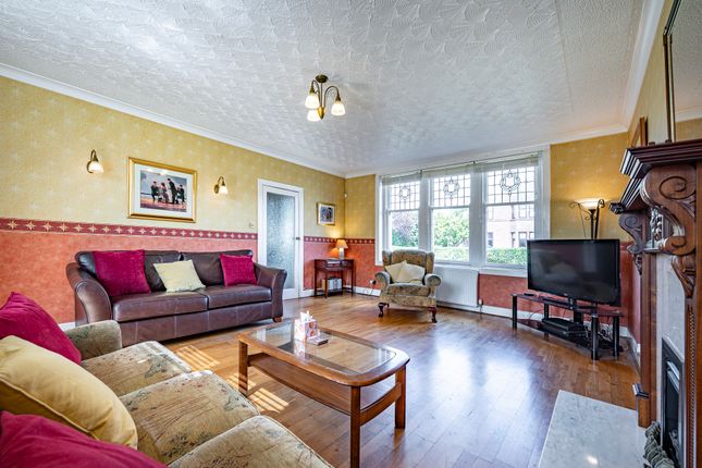 18 Thorn Drive, Burnside, Glasgow photo 4