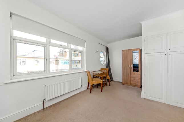 Flat for sale in Lincoln Close, Woodside, Croydon