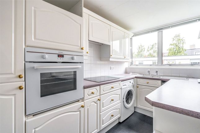 Flat 14,, Lancastrian Grange, Chichester photo 4