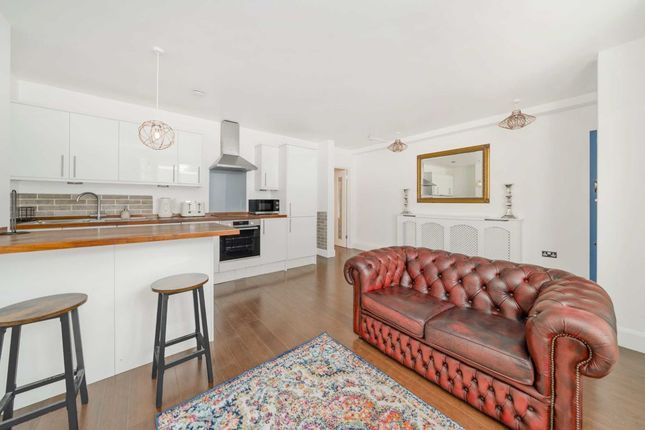 Thumbnail Flat to rent in Benbow Road, London