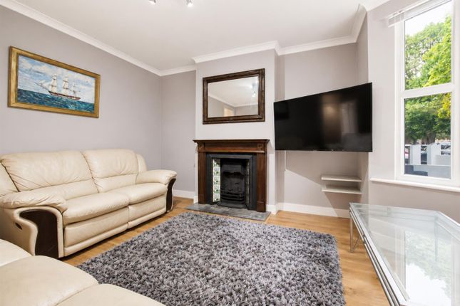 34, Colham Avenue, West Drayton photo 2