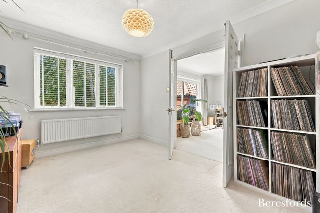 3, Bowmont Close, Brentwood photo 4
