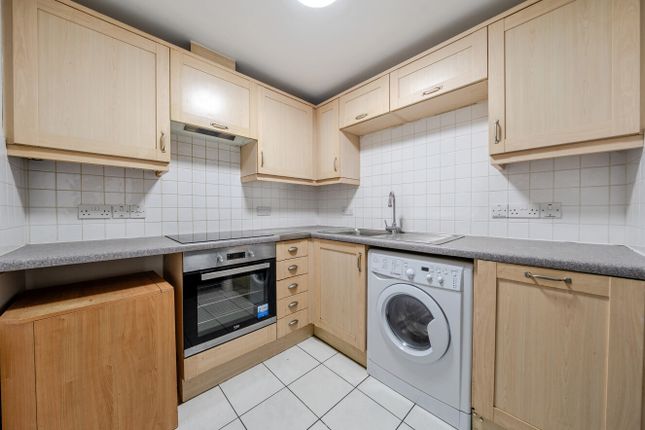Flat 5,, West Dene Court, Locks Heath photo 3