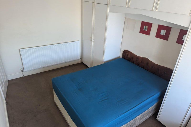 79a, Crowland Avenue, Hayes photo 2