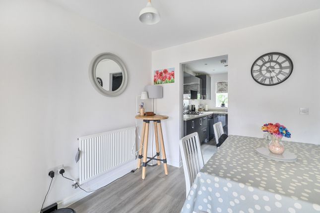64, Chapman Drive, Bracknell photo 4