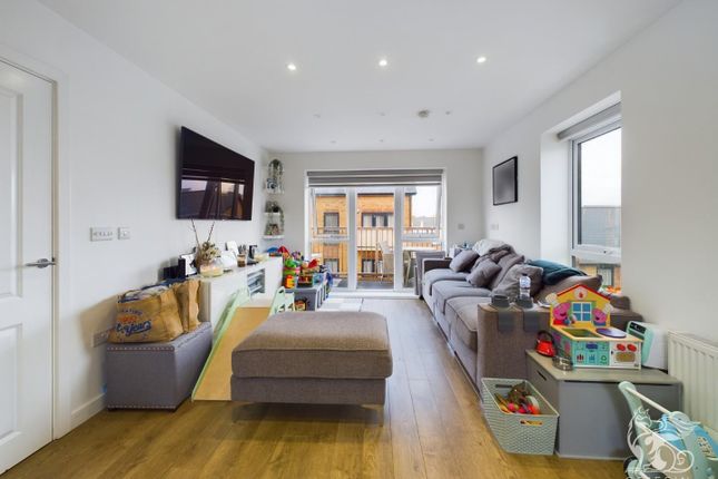 Flat for sale in Falcon Way, South Ockendon