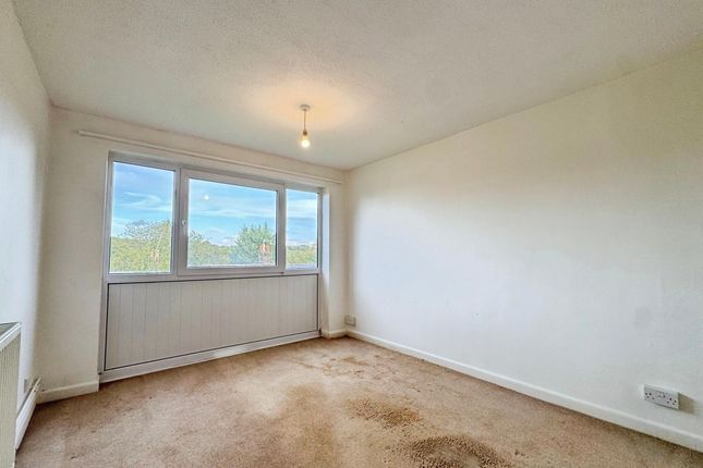 18, Tin Pit, Marlborough, SN8 photo 3