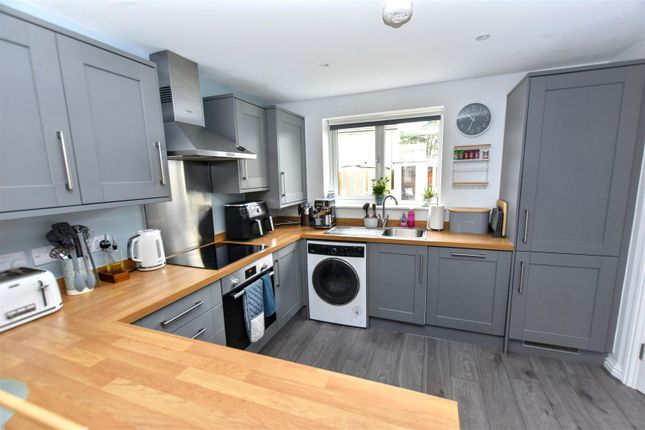 18, Treseder Close, Redruth photo 2