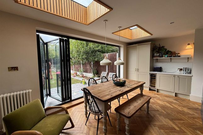 87, Beach Avenue, Leigh-On-Sea photo 4