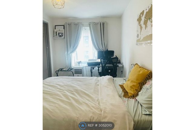 Flat, Priory Court Wideford Drive, Romford photo 5